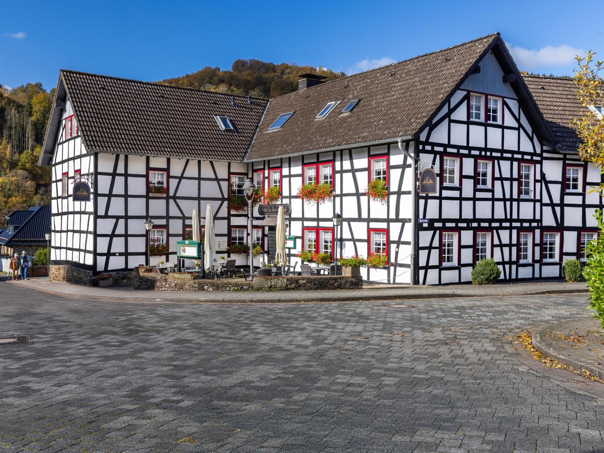 Garni Hotel Im Fachwerkhof Simmerath Exteriör bild